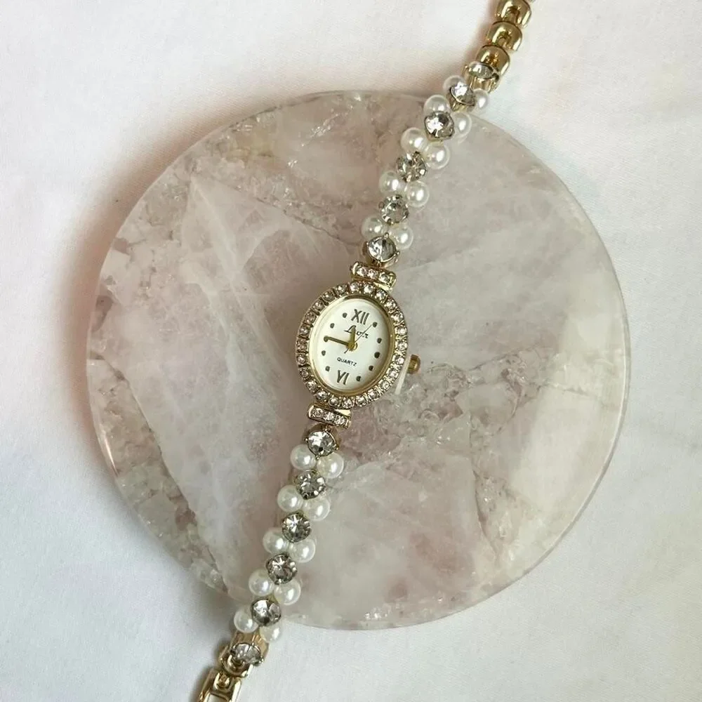 Source Unknown gold tone